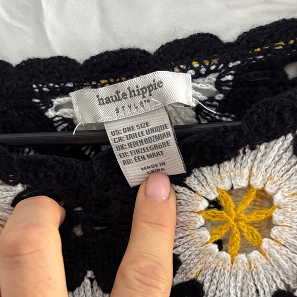 Haute hippie poncho Black Crochet Sweater with Daisy Pattern - Picture 3 of 5